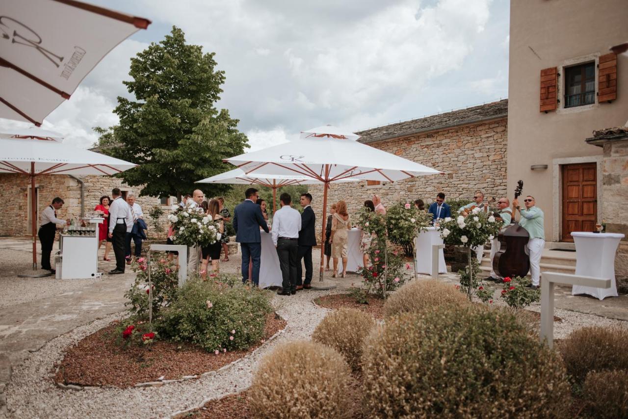 Villa Poropati, Groznjan, Istria - Luxury Countryside Estate For Up To 19 Persons - Large Pool Of 80M2 With Kids Section Exterior foto