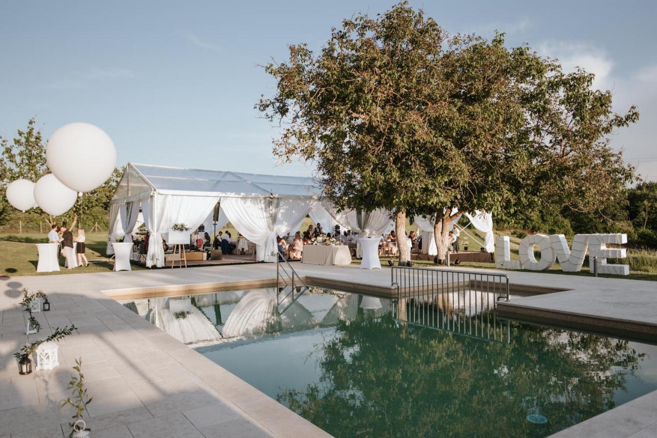 Villa Poropati, Groznjan, Istria - Luxury Countryside Estate For Up To 19 Persons - Large Pool Of 80M2 With Kids Section Exterior foto