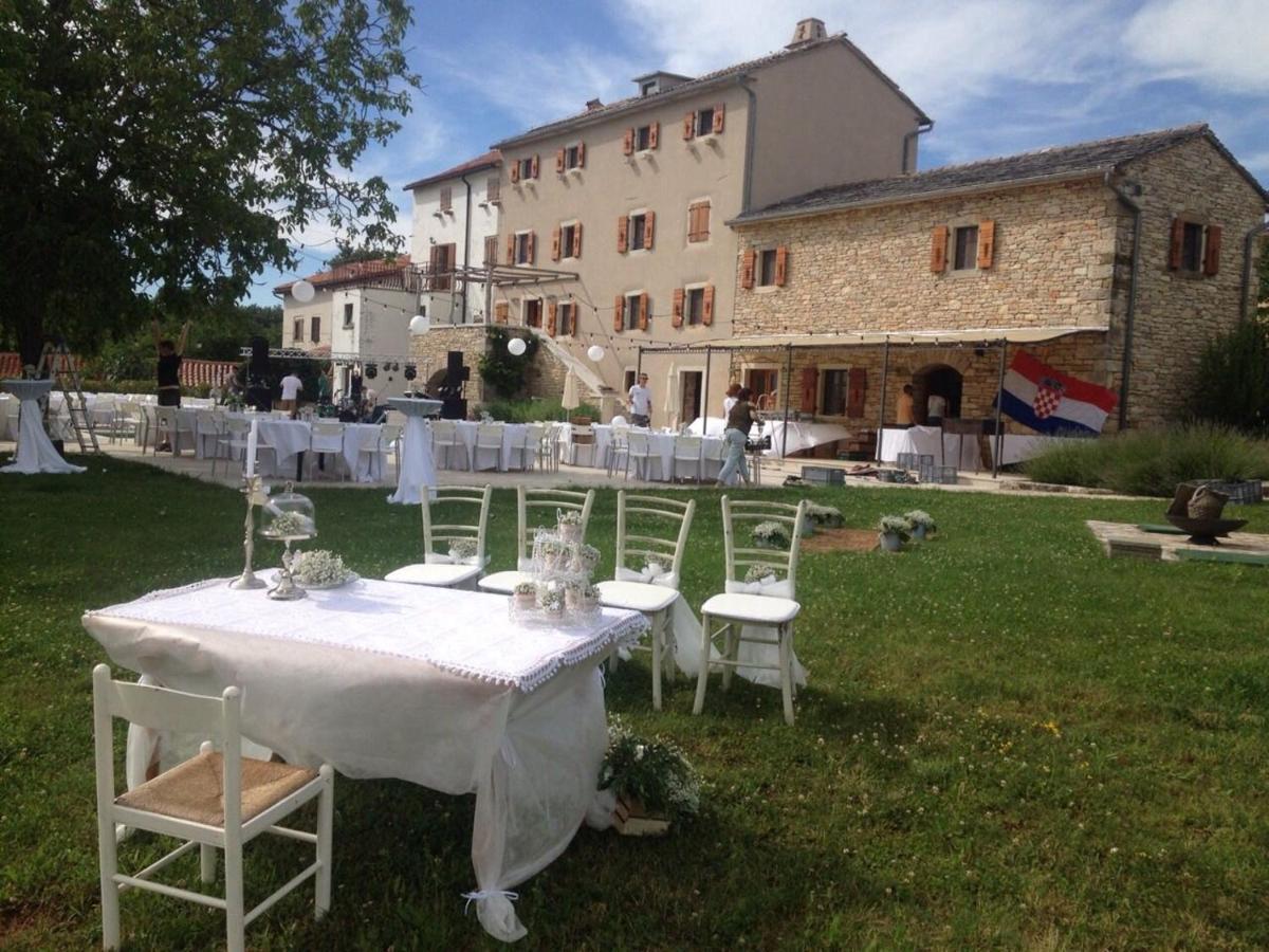 Villa Poropati, Groznjan, Istria - Luxury Countryside Estate For Up To 19 Persons - Large Pool Of 80M2 With Kids Section Exterior foto