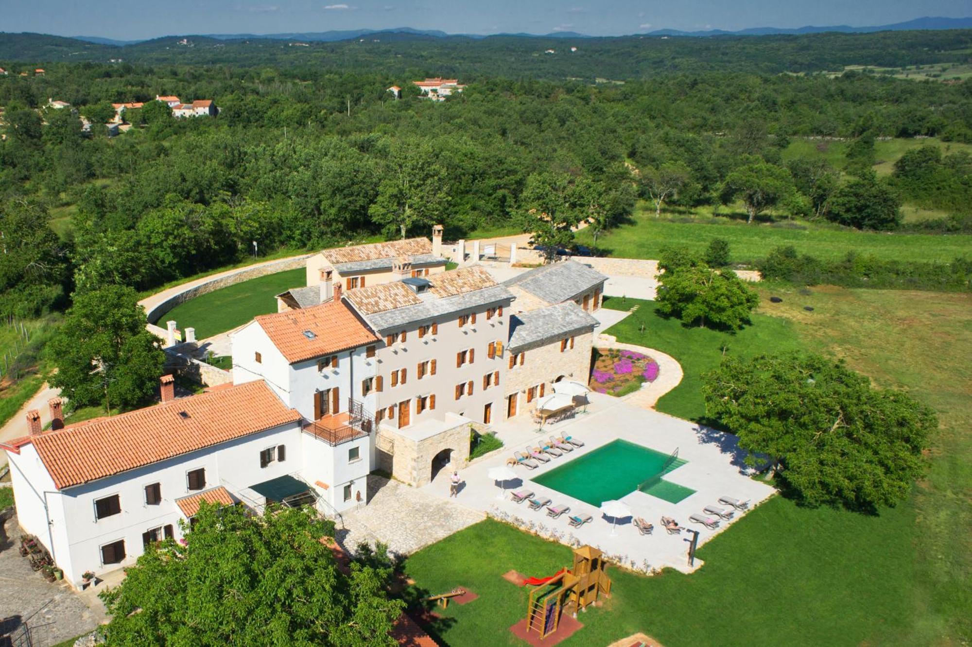 Villa Poropati, Groznjan, Istria - Luxury Countryside Estate For Up To 19 Persons - Large Pool Of 80M2 With Kids Section Exterior foto