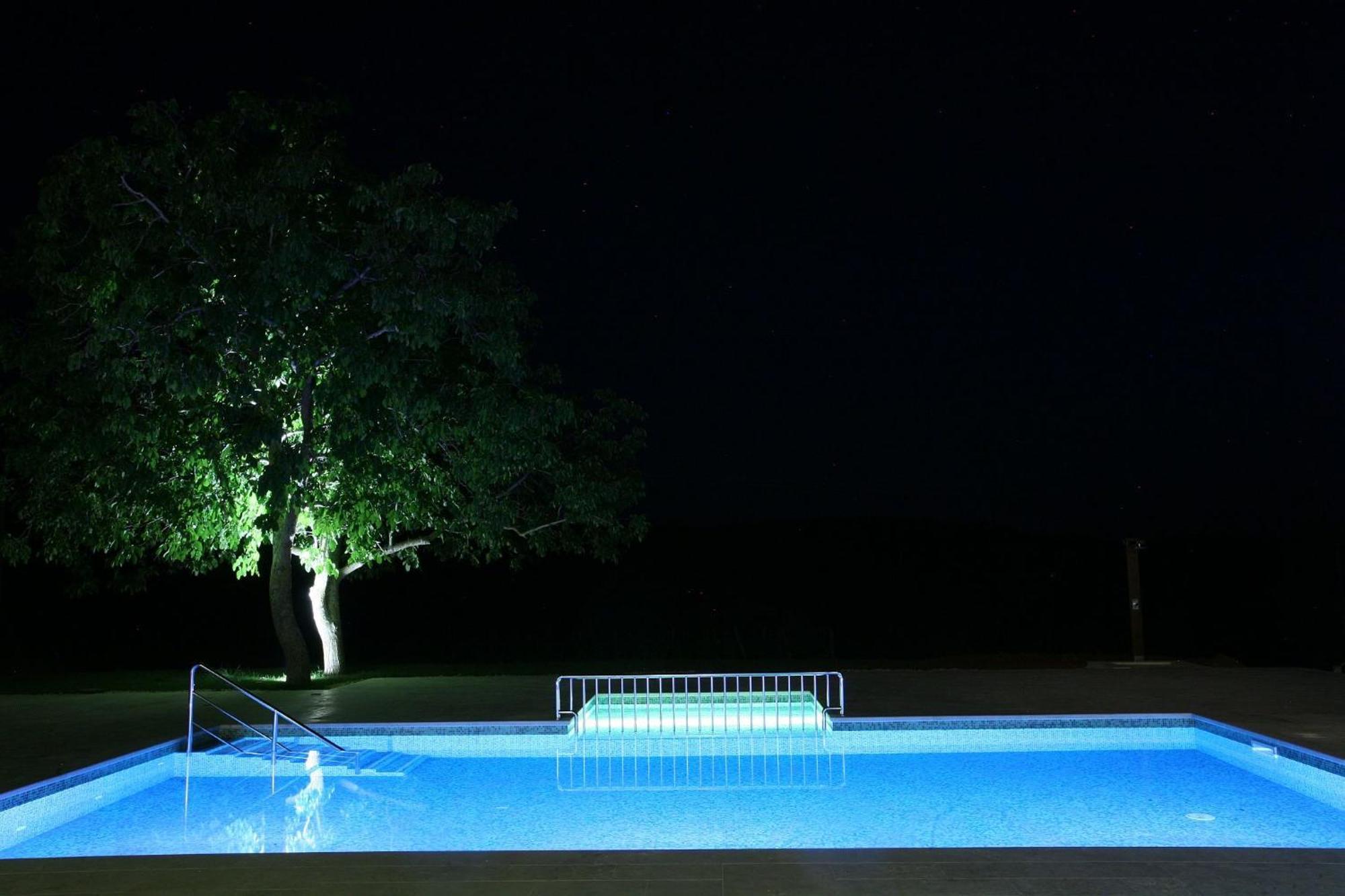 Villa Poropati, Groznjan, Istria - Luxury Countryside Estate For Up To 19 Persons - Large Pool Of 80M2 With Kids Section Exterior foto