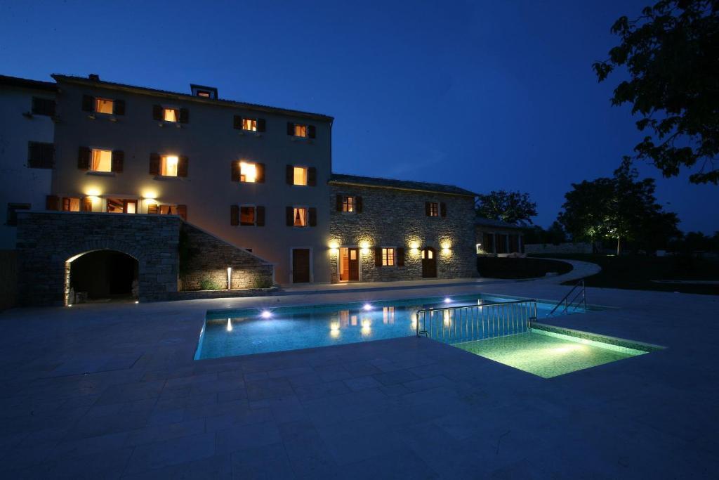Villa Poropati, Groznjan, Istria - Luxury Countryside Estate For Up To 19 Persons - Large Pool Of 80M2 With Kids Section Quarto foto