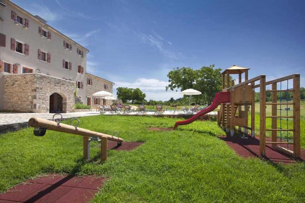 Villa Poropati, Groznjan, Istria - Luxury Countryside Estate For Up To 19 Persons - Large Pool Of 80M2 With Kids Section Exterior foto