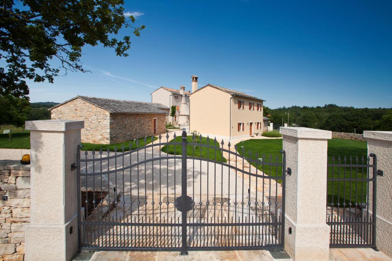 Villa Poropati, Groznjan, Istria - Luxury Countryside Estate For Up To 19 Persons - Large Pool Of 80M2 With Kids Section Exterior foto