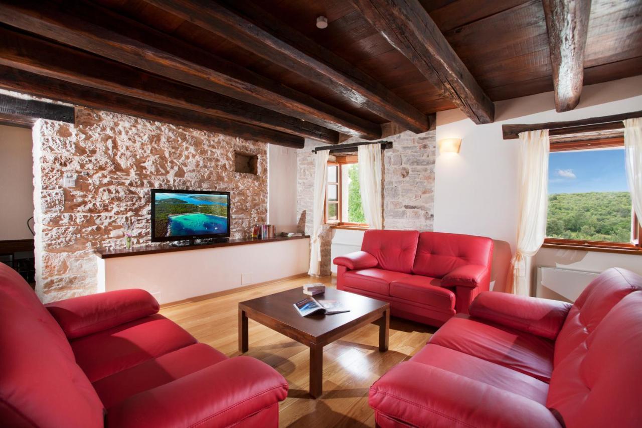 Villa Poropati, Groznjan, Istria - Luxury Countryside Estate For Up To 19 Persons - Large Pool Of 80M2 With Kids Section Exterior foto