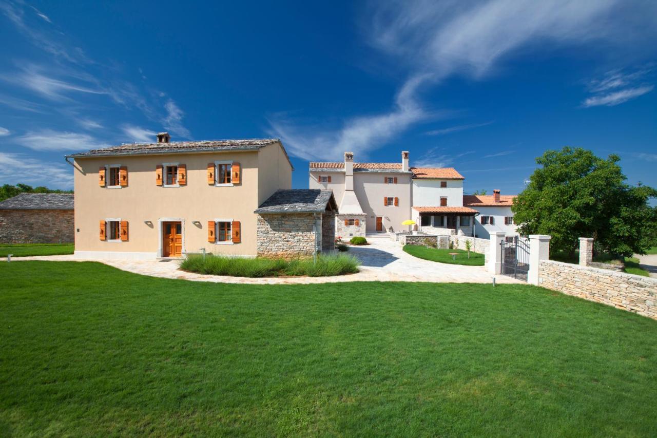 Villa Poropati, Groznjan, Istria - Luxury Countryside Estate For Up To 19 Persons - Large Pool Of 80M2 With Kids Section Exterior foto
