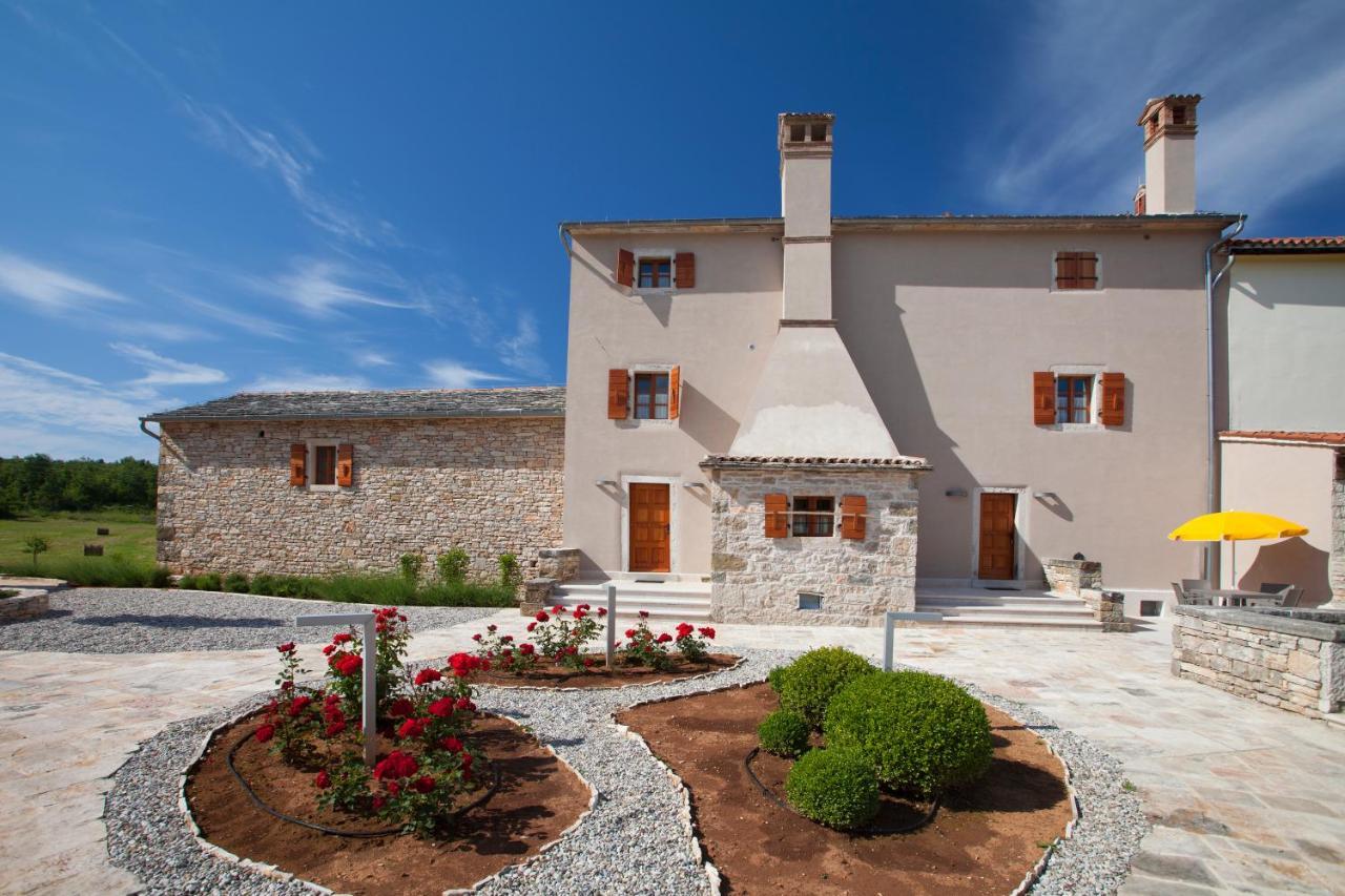 Villa Poropati, Groznjan, Istria - Luxury Countryside Estate For Up To 19 Persons - Large Pool Of 80M2 With Kids Section Exterior foto